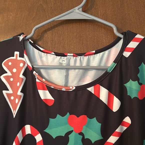 Black base candy cane, mistletoe, long sleeve Christmas dress! Size large - Picture 2 of 3